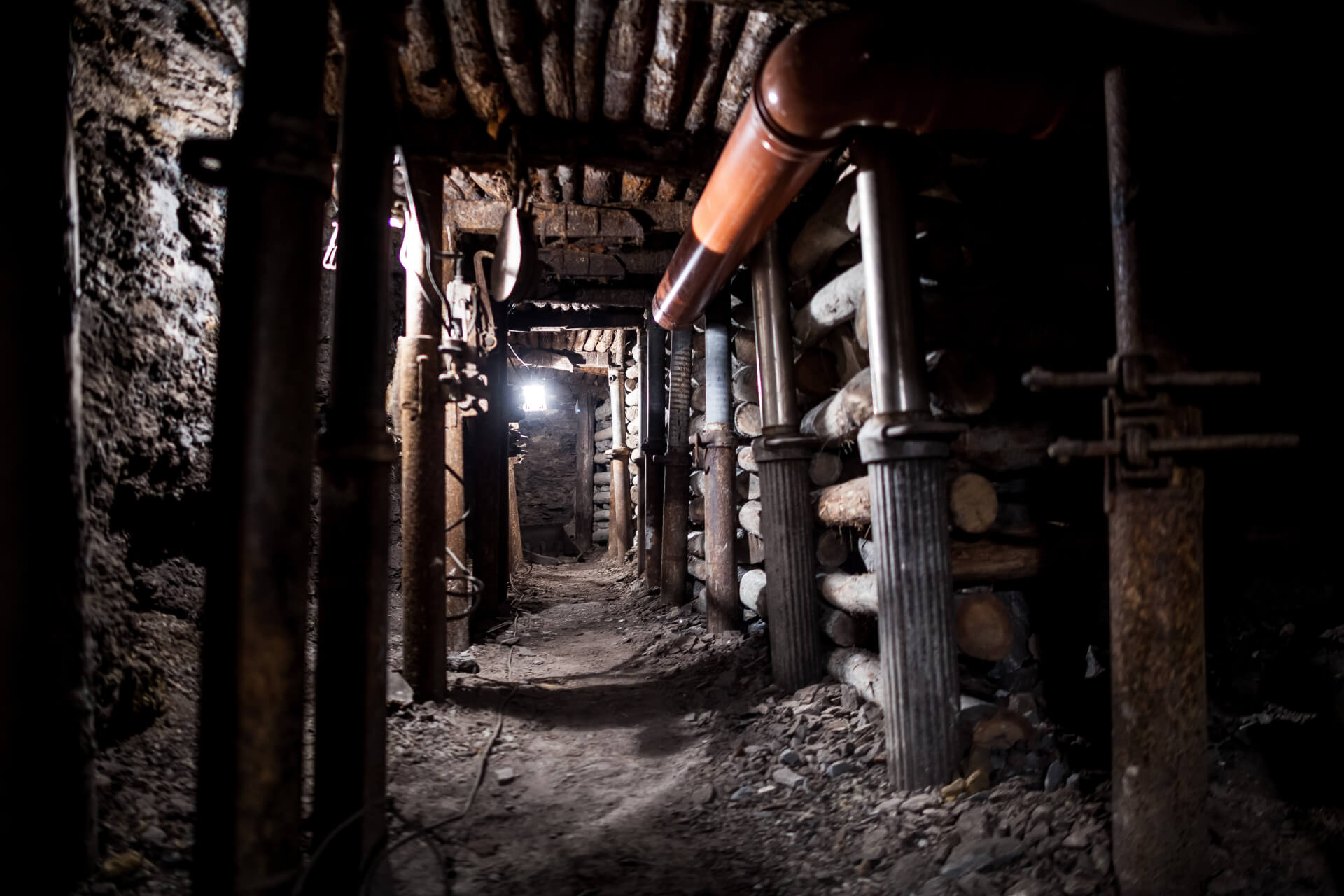 Důlní chodba v hornickém skanzenu Mayrau, důl